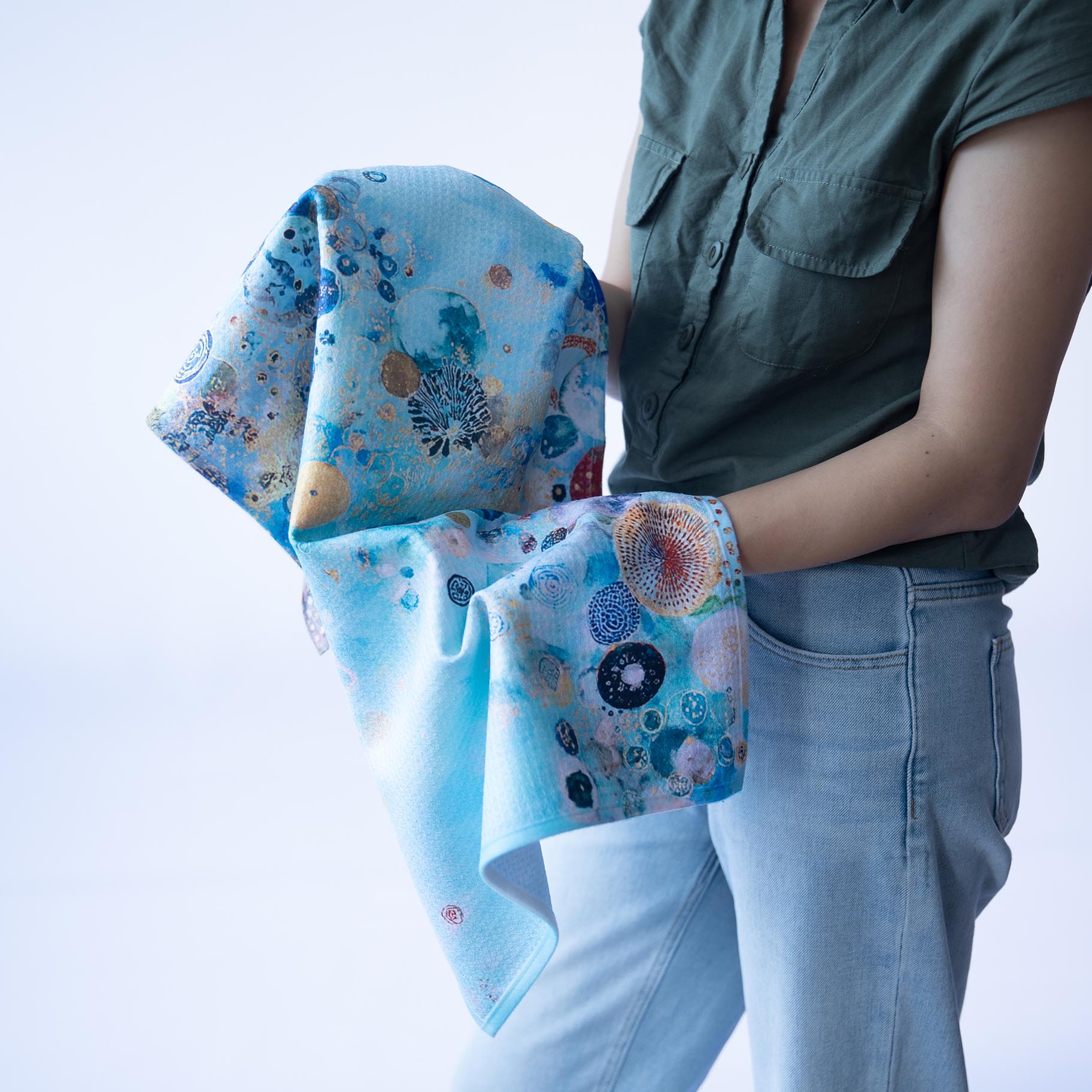 Abstract Aqua Circles Kitchen Towels